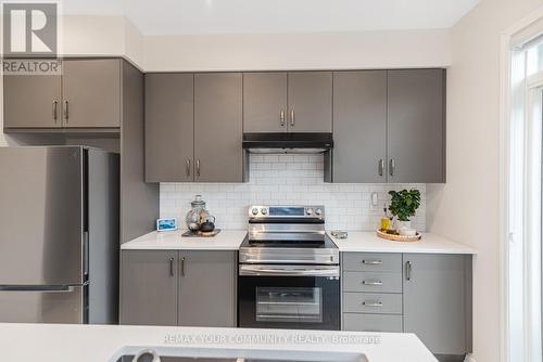 38 Utter Place, Hamilton, ON - Indoor Photo Showing Kitchen