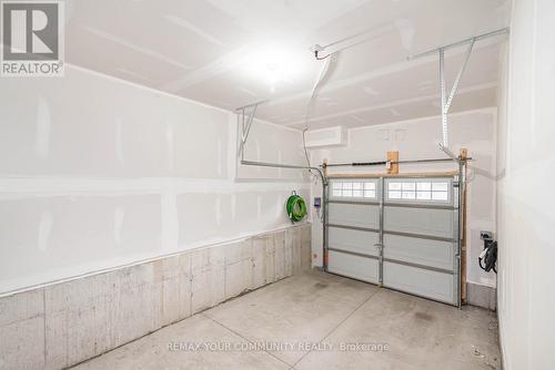 38 Utter Place, Hamilton, ON - Indoor Photo Showing Garage