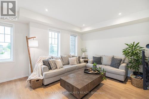 38 Utter Place, Hamilton, ON - Indoor Photo Showing Living Room