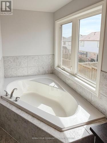 18 Gordon Drive, New Tecumseth, ON - Indoor Photo Showing Bathroom