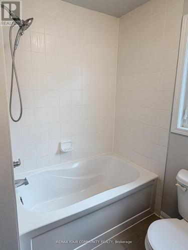 18 Gordon Drive, New Tecumseth, ON - Indoor Photo Showing Bathroom