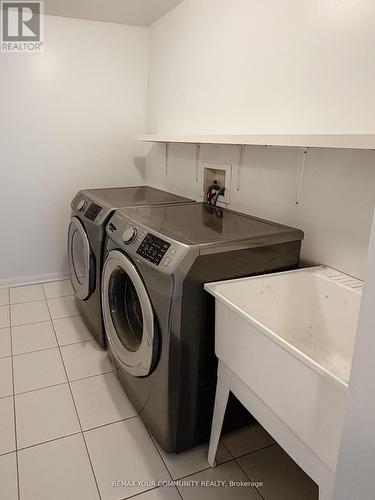 18 Gordon Drive, New Tecumseth, ON - Indoor Photo Showing Laundry Room