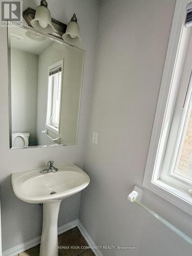 18 Gordon Drive, New Tecumseth, ON - Indoor Photo Showing Bathroom