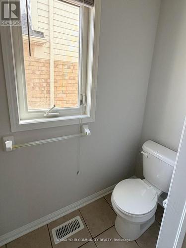 18 Gordon Drive, New Tecumseth, ON - Indoor Photo Showing Bathroom