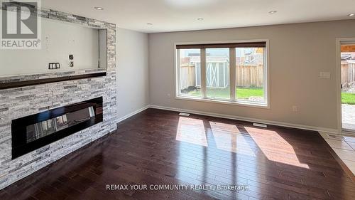 18 Gordon Drive, New Tecumseth, ON - Indoor Photo Showing Living Room With Fireplace