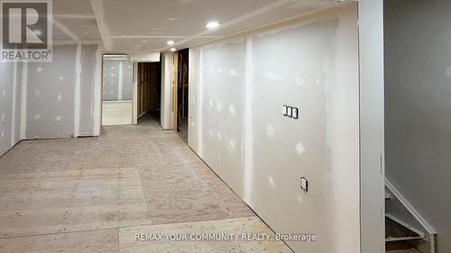 18 Gordon Drive, New Tecumseth, ON - Indoor Photo Showing Other Room