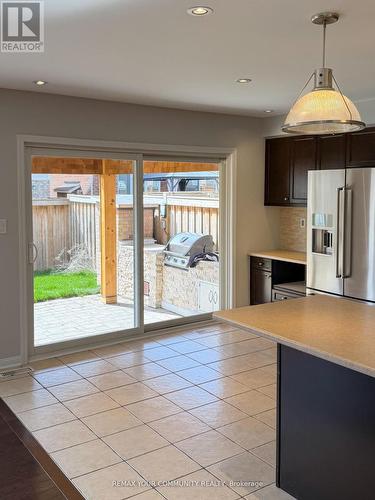 18 Gordon Drive, New Tecumseth, ON - Indoor Photo Showing Kitchen