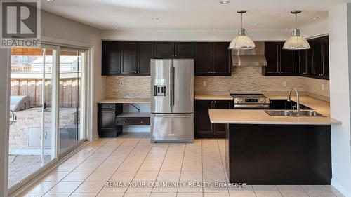 18 Gordon Drive, New Tecumseth, ON - Indoor Photo Showing Kitchen With Double Sink