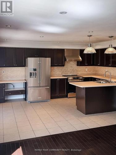 18 Gordon Drive, New Tecumseth, ON - Indoor Photo Showing Kitchen With Double Sink