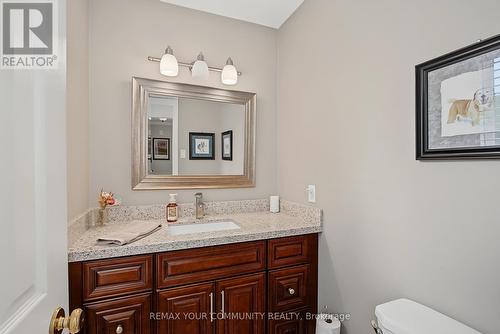 23 Cranberry Lane, Aurora, ON - Indoor Photo Showing Bathroom