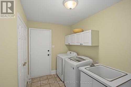 23 Cranberry Lane, Aurora, ON - Indoor Photo Showing Laundry Room