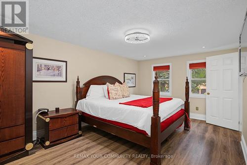 23 Cranberry Lane, Aurora, ON - Indoor Photo Showing Bedroom
