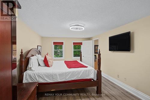 23 Cranberry Lane, Aurora, ON - Indoor Photo Showing Bedroom