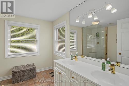 23 Cranberry Lane, Aurora, ON - Indoor Photo Showing Bathroom