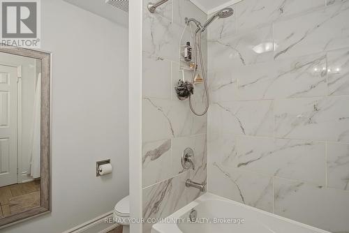 23 Cranberry Lane, Aurora, ON - Indoor Photo Showing Bathroom