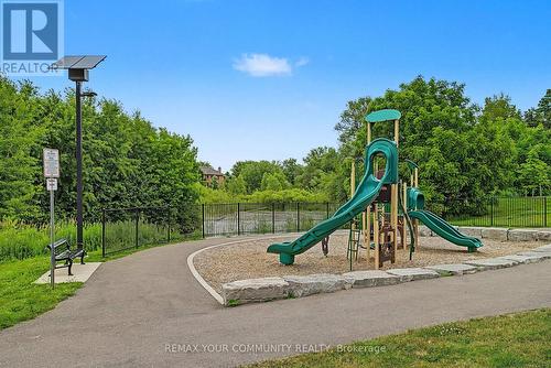 23 Cranberry Lane, Aurora, ON - Outdoor