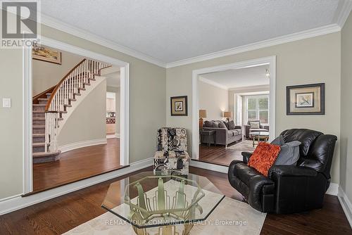 23 Cranberry Lane, Aurora, ON - Indoor Photo Showing Living Room