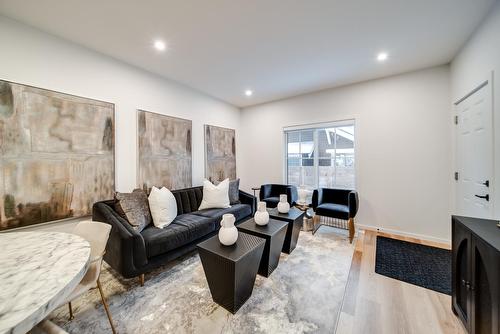 11121 62 Street, Edmonton, AB - Indoor Photo Showing Living Room