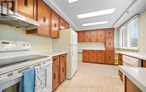 628 Shenandoah Drive, Mississauga, ON - Indoor Photo Showing Kitchen