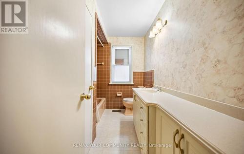 628 Shenandoah Drive, Mississauga, ON - Indoor Photo Showing Bathroom
