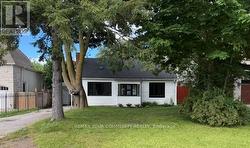 220 RUGGLES AVENUE Richmond Hill, ON L4C 1Y5