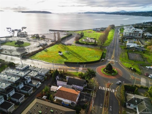 9601 Fifth St, Sidney, BC 