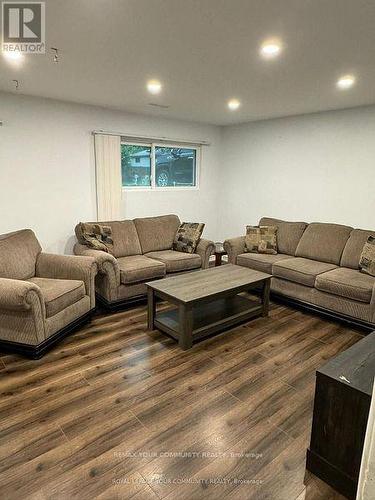 3237 Corry Crescent S, Niagara Falls, ON - Indoor Photo Showing Living Room