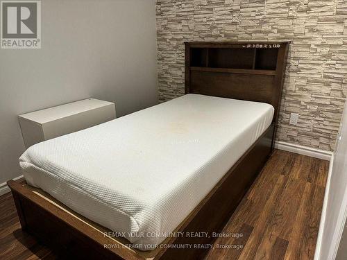 3237 Corry Crescent S, Niagara Falls, ON - Indoor Photo Showing Bedroom