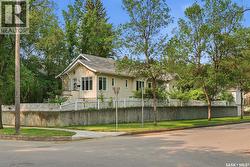 627 9th AVENUE N  Saskatoon, SK S7K 2Y6