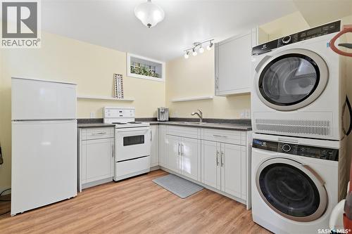 627 9Th Avenue N, Saskatoon, SK - Indoor Photo Showing Laundry Room