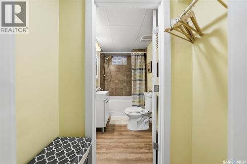 627 9Th Avenue N, Saskatoon, SK - Indoor Photo Showing Bathroom