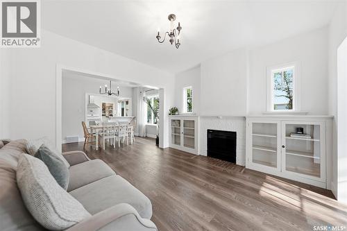 627 9Th Avenue N, Saskatoon, SK - Indoor Photo Showing Living Room