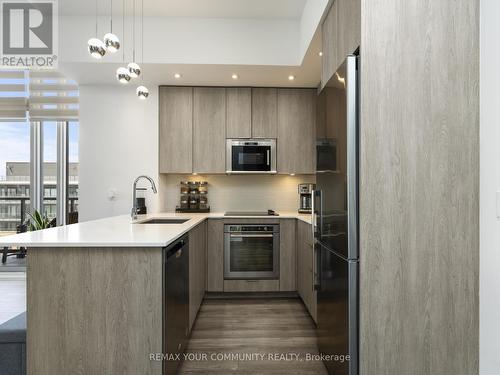 Modern kitchen - 1012 - 99 Eagle Rock Way, Vaughan, ON - Indoor Photo Showing Kitchen With Upgraded Kitchen