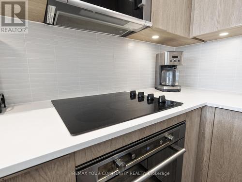 1012 - 99 Eagle Rock Way, Vaughan, ON - Indoor Photo Showing Kitchen With Upgraded Kitchen