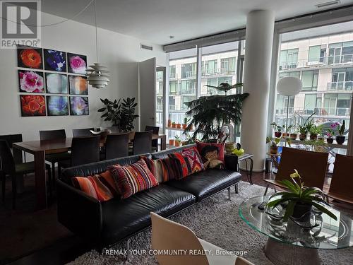 815 - 39 Queens Quay E, Toronto, ON - Indoor Photo Showing Living Room