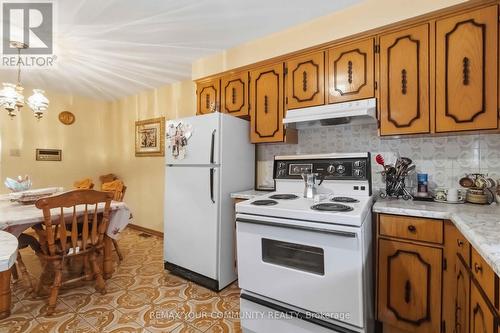17 Harris Crescent, Vaughan, ON - Indoor Photo Showing Kitchen