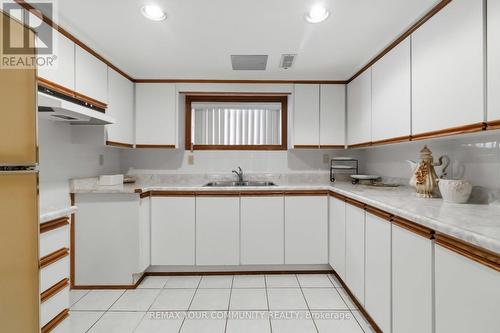 17 Harris Crescent, Vaughan, ON - Indoor Photo Showing Kitchen With Double Sink