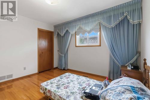 17 Harris Crescent, Vaughan, ON - Indoor Photo Showing Bedroom