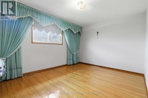 17 Harris Crescent, Vaughan, ON - Indoor Photo Showing Other Room