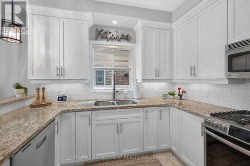 68 Garinger Crescent, Hamilton, ON - Indoor Photo Showing Kitchen With Double Sink With Upgraded Kitchen
