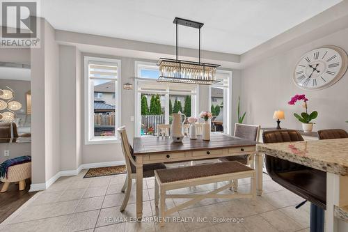 68 Garinger Crescent, Hamilton, ON - Indoor Photo Showing Dining Room
