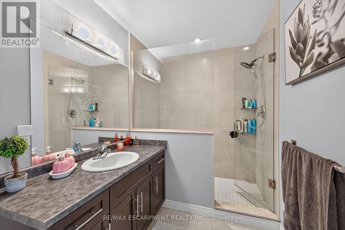 68 Garinger Crescent, Hamilton, ON - Indoor Photo Showing Bathroom