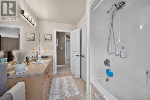 68 Garinger Crescent, Hamilton, ON - Indoor Photo Showing Bathroom