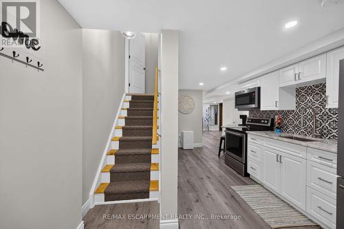 68 Garinger Crescent, Hamilton, ON - Indoor Photo Showing Kitchen