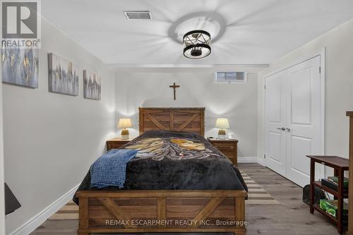 68 Garinger Crescent, Hamilton, ON - Indoor Photo Showing Bedroom