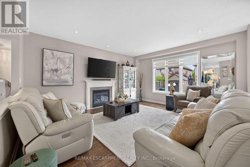 68 Garinger Crescent, Hamilton, ON - Indoor Photo Showing Living Room With Fireplace