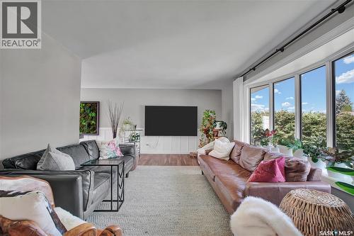 217 Mount Allison Crescent, Saskatoon, SK - Indoor Photo Showing Living Room
