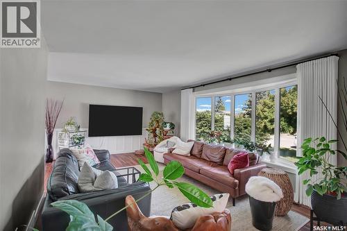 217 Mount Allison Crescent, Saskatoon, SK - Indoor Photo Showing Living Room