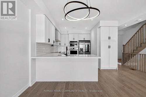 92 Holyrood Crescent, Vaughan, ON - Indoor Photo Showing Kitchen