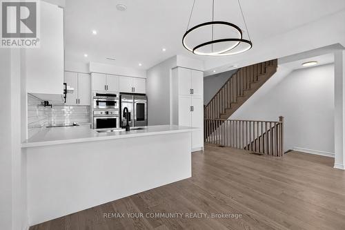 92 Holyrood Crescent, Vaughan, ON - Indoor Photo Showing Kitchen